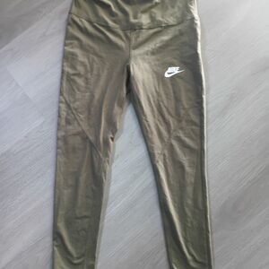 Nike Women Olive Capris Workout Tights